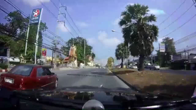 คลิปว่อนโซเชี่ยลฯ แซงปาดชูปืนขู่ !!