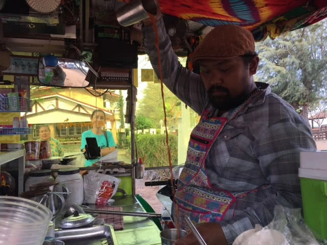 แต่งรถพ่วงขายชาชักทั้งครอบครัว รายได้เรือนแสน/เดือน