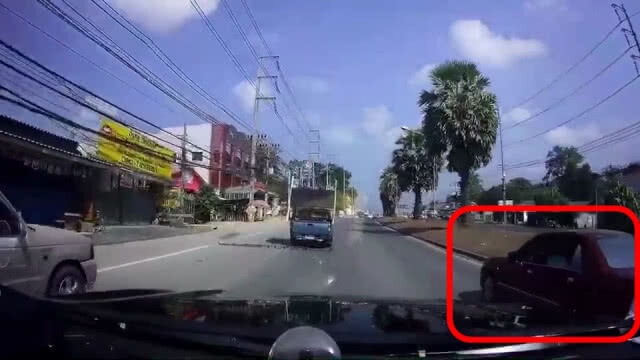 คลิปว่อนโซเชี่ยลฯ แซงปาดชูปืนขู่ !!