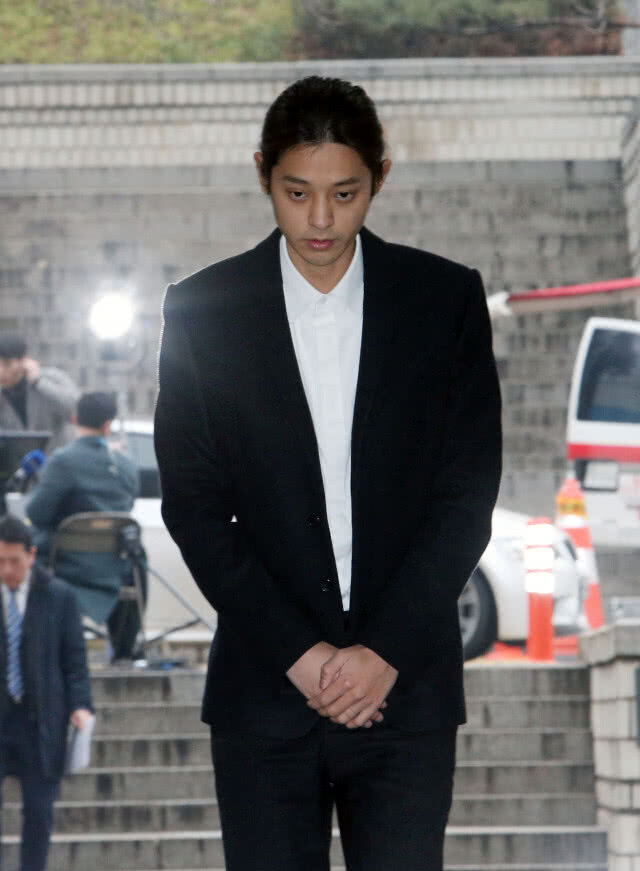 "จองจุนยอง" ขึ้นศาล ยอมรับทุกข้อหา พร้อมลาออกจากวงการ