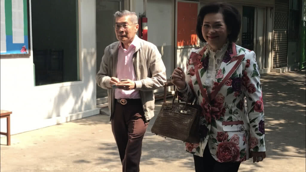 (ประมวลภาพ ) คุณหญิงปัทมาฯ ร่วมใช้สิทธิเลือกตั้ง (ประมวลภาพ ) คุณหญิงปัทมาฯ ร่วมใช้สิทธิเลือกตั้ง