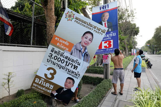 มาตามนัด...กลุ่มเก็บป้ายหาเสียง หลังปิดหีบ (ภาพชุด)