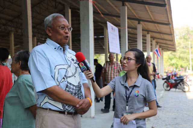 "ลุงกำนัน"พร้อมครอบครัวใช้สิทธิ์เลือกตั้งบ้านเกิดสุราษฎร์ฯ