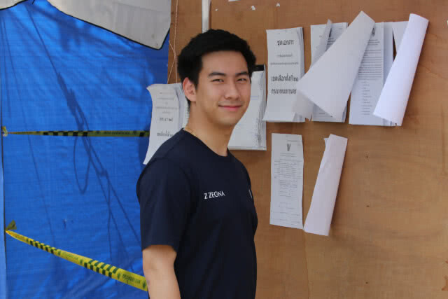 พ่อ - ลูกวงการฟุตซอล ร่วมใช้สิทธิเลือกตั้ง ( มีคลิป )