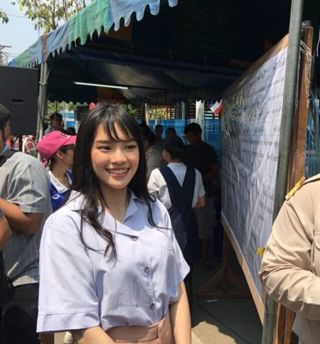 ศิลปินไอดอล #BNK48 ออกมาใช้สิทธิใช้เสียง ครั้งแรก