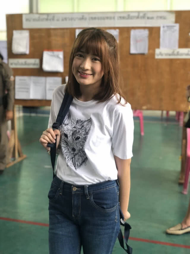 ศิลปินไอดอล #BNK48 ออกมาใช้สิทธิใช้เสียง ครั้งแรก