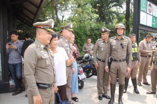 "ศรีวราห์" พาลูกสาวเลือกตั้งครั้งแรก เผยให้อิสระลูก ไม่ได้บังคับชี้แนวทางอะไร
