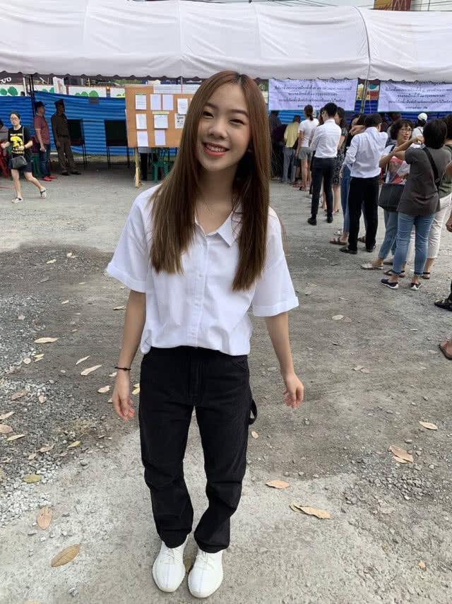 ศิลปินไอดอล #BNK48 ออกมาใช้สิทธิใช้เสียง ครั้งแรก