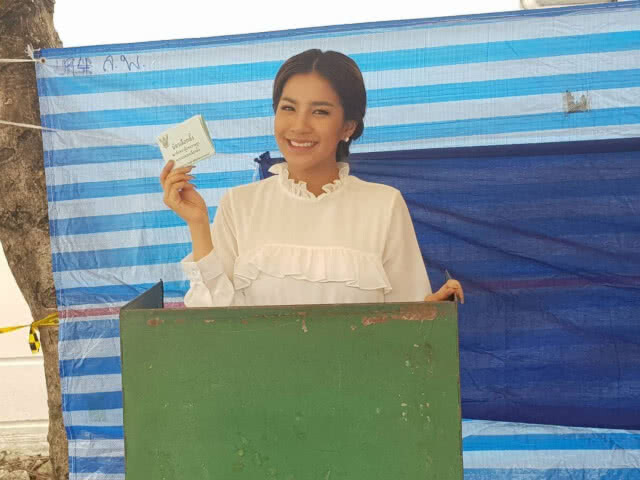 ศิลปินรวมพลัง นำทีมเข้าคูหาเลือกตั้ง62