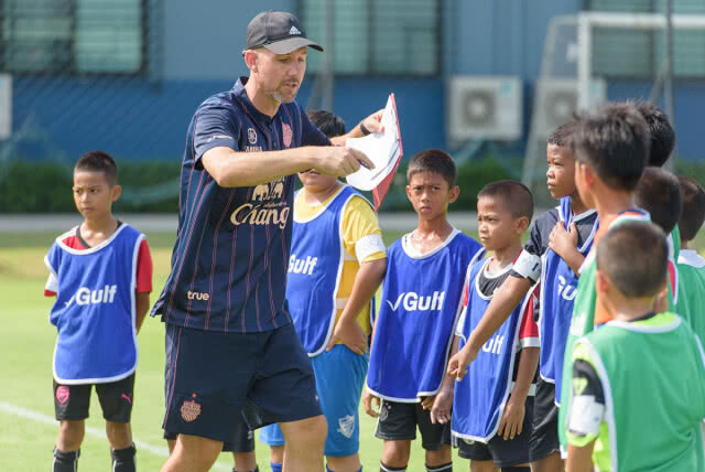 Gulf Football Camp ได้ 4 แข้งจิ๋วฝีเท้าเด็ดลุยเก็บวิชาลูกหนังกับ โบรุสเซีย ดอร์ทมุนด์ 1 สัปดาห์