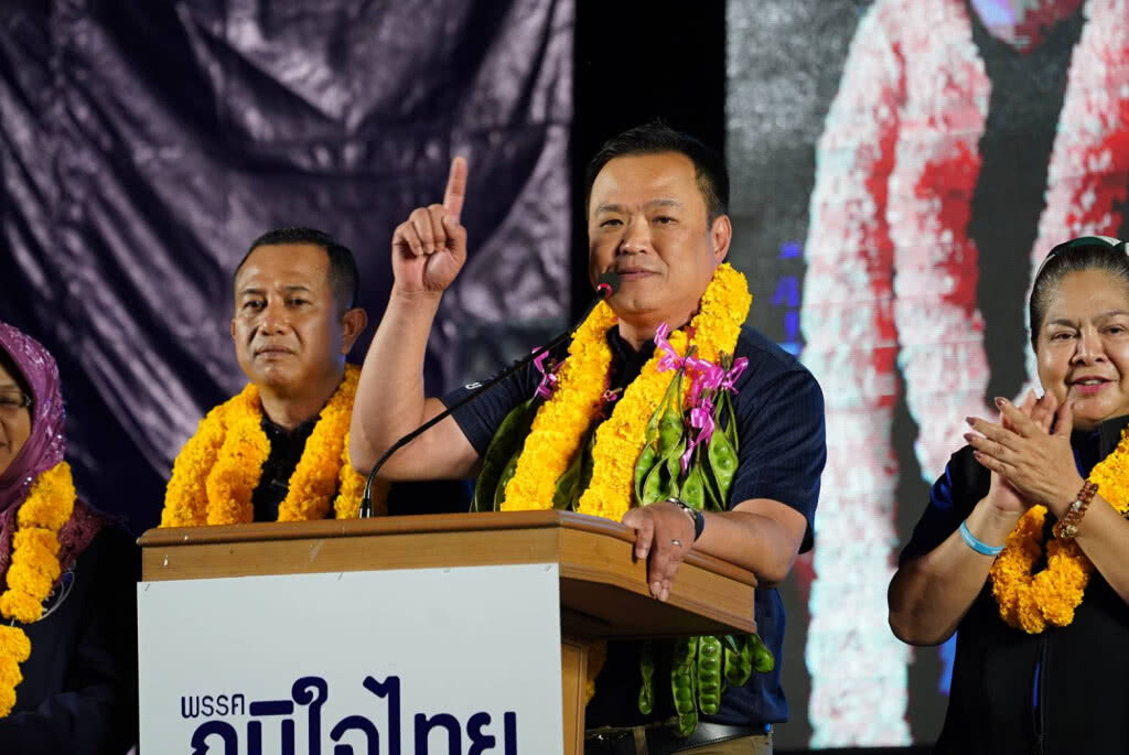 ม้ามืดภูมิใจไทยโค่นวอลเปเปอร์ปชป. ม้ามืดภูมิใจไทยโค่นวอลเปเปอร์ปชป.