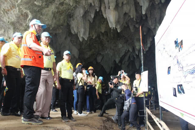 4 วันสุดท้าย ไม่มั่นใจขนของออกถ้ำหลวงเสร็จ - จิตอาสาฯรุดช่วย