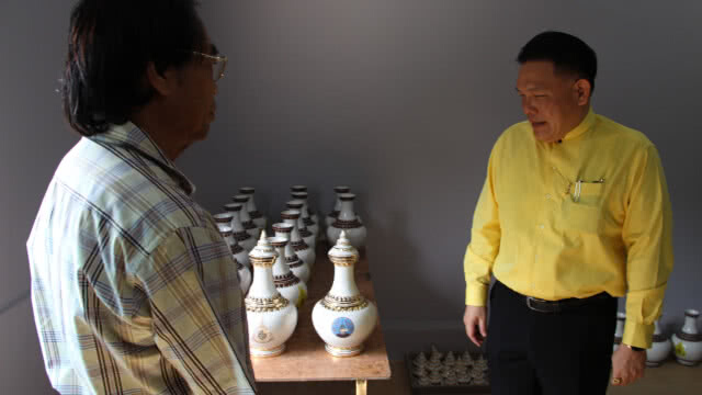 รองปลัดมหาดไทยตรวจโรงงานการผลิต "คนโทบรรจุน้ำ" ในพิธีพลีกรรม