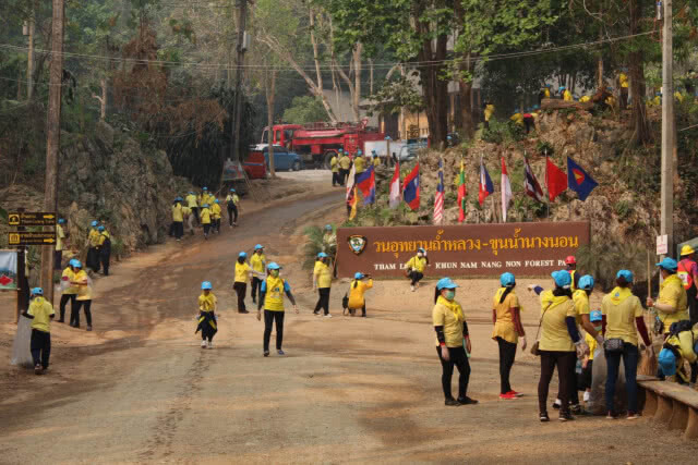 4 วันสุดท้าย ไม่มั่นใจขนของออกถ้ำหลวงเสร็จ - จิตอาสาฯรุดช่วย