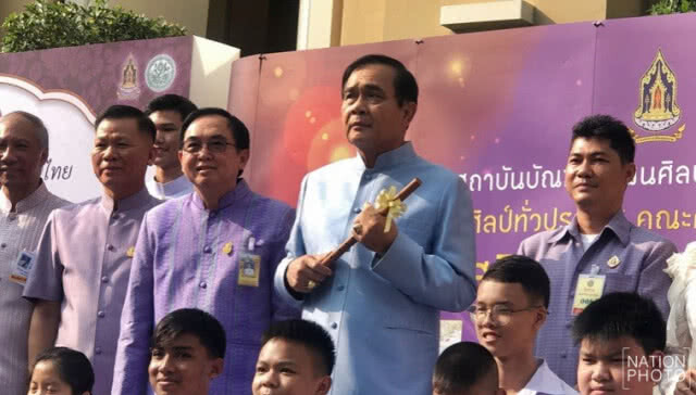 "ประยุทธ์" บอกเยาวชน "ถ้าลุงไม่ทำให้แล้วจะทำกันอย่างไร"