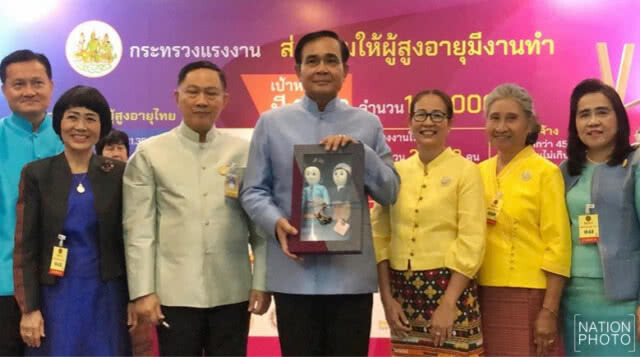 "ประยุทธ์" บอกเยาวชน "ถ้าลุงไม่ทำให้แล้วจะทำกันอย่างไร"