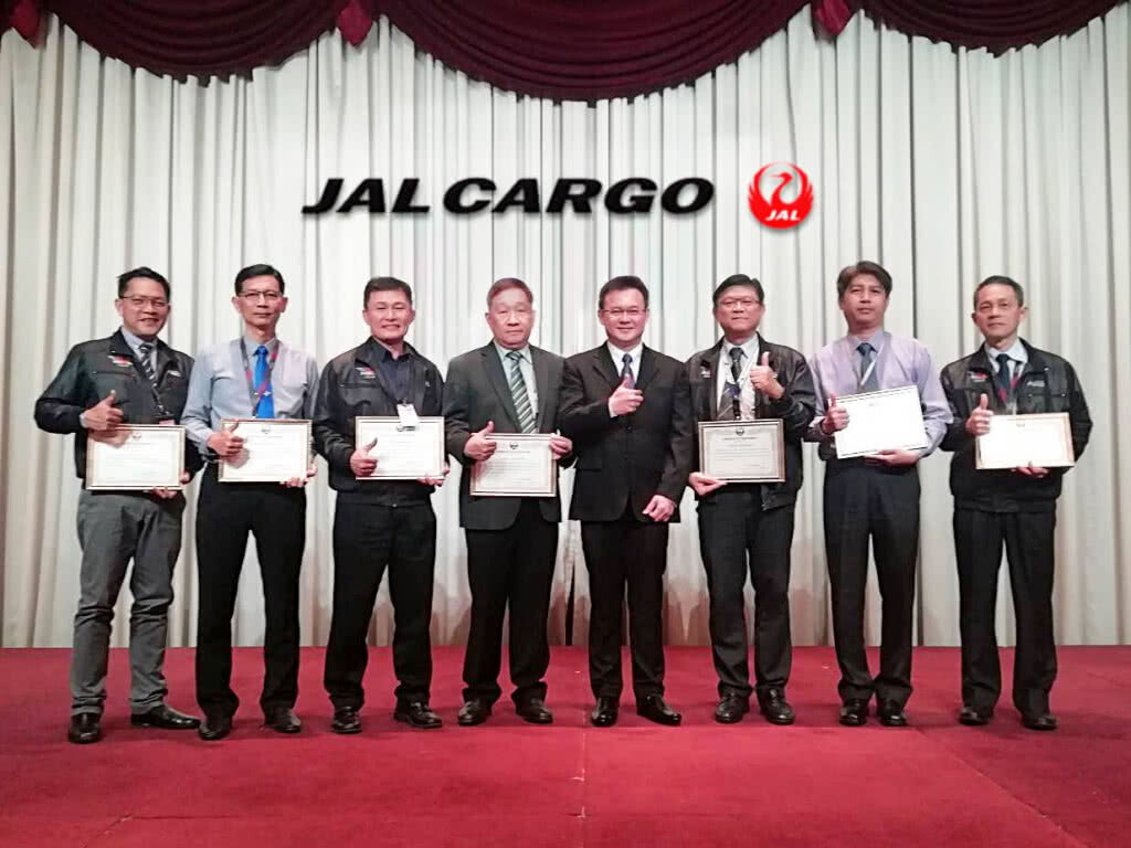 คาร์โก้การบินไทยรับรางวัล "Certificate Of Appreciation" จากเจแปน แอร์ไลน์ คาร์โก้การบินไทยรับรางวัล "Certificate Of Appreciation" จากเจแปน แอร์ไลน์