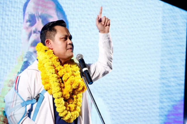 "ธนกร" มั่นใจพปชร.จัดตั้งรัฐบาลได้แน่ แขวะ "หญิงหน่อย" ส.ส.ไม่ได้เป็นยังมีหน้าเสนอตัวเป็นนายกฯ