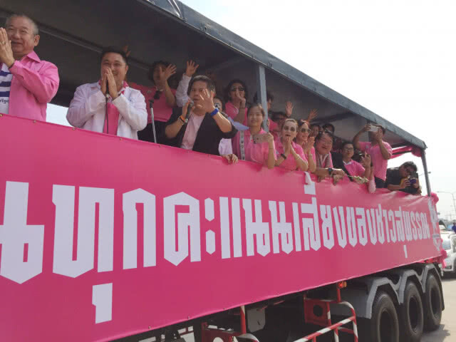 "บิ๊กท็อป" แห่ขอบคุณประชาชน10อำเภอ