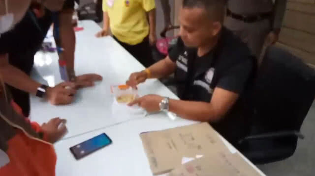 พนักงานส่งพัสดุ บ.ลาล่ามูฟ หวิดซวย เอเย่นค้ายาจ้างส่งกล่องข้าวผัดผสมไอซ์