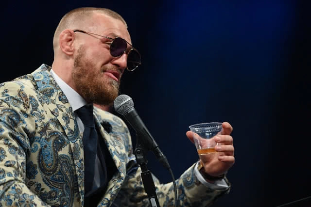 "แม็คเกรเกอร์" ช็อกแฟนต่อสู้ ประกาศหันหลังให้วงการ MMA