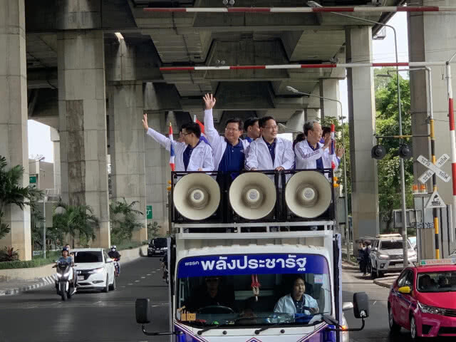 "อุตตม" พร้อมแกนนำ ขึ้นรถแห่ขอบคุณปชช. ที่สนับสนุน พปชร.