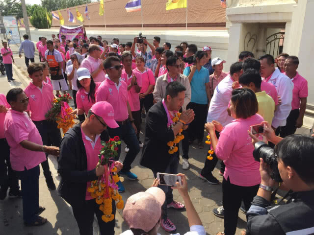 "บิ๊กท็อป" แห่ขอบคุณประชาชน10อำเภอ