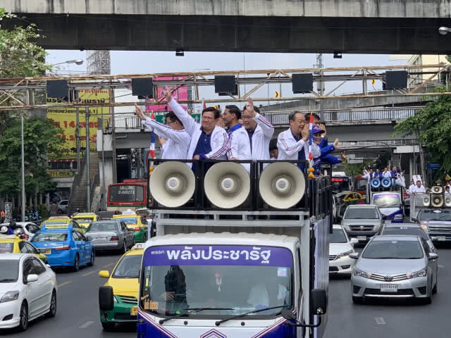 "อุตตม" พร้อมแกนนำ ขึ้นรถแห่ขอบคุณปชช. ที่สนับสนุน พปชร.