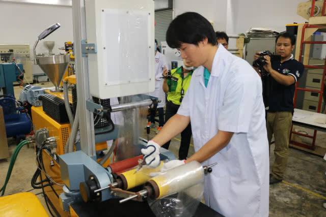 ม.นเรศวร เจ๋งผลิตภาชนะอาหารชีวภาพ รักษาสวล.-ลดภาวะโลกร้อน