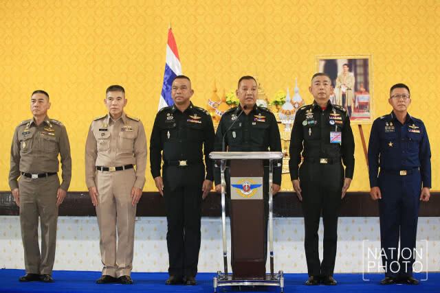 ผบ.เหล่าทัพ แถลง ปมริบ รางวัลศิษย์เก่าดีเด่น "ทักษิณ"
