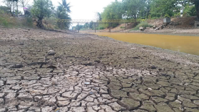 ปทุมธานี น้ำ คลอง9 แห้ง ปชช.หวั่นถนนทรุดตัว