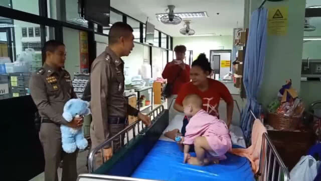 ผู้กำกับฯ เยี่ยม น้องแซม เหยื่ออาสา พร้อมมอบเงินเยียวยา