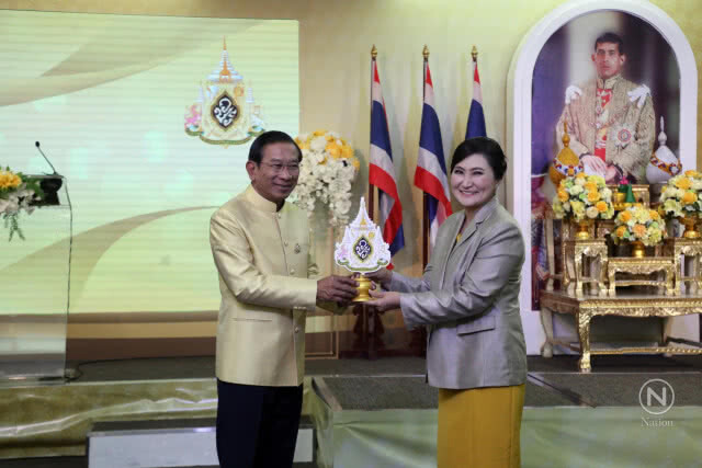50 หน่วยงานสื่อรับมอบตราสัญลักษณ์พระราชพิธีบรมราชาภิเษก