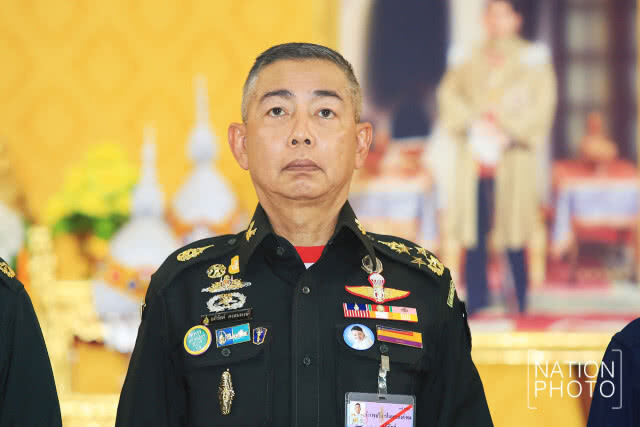 ผบ.เหล่าทัพ แถลง ปมริบ รางวัลศิษย์เก่าดีเด่น "ทักษิณ"