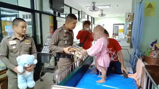 ผู้กำกับฯ เยี่ยม น้องแซม เหยื่ออาสา พร้อมมอบเงินเยียวยา