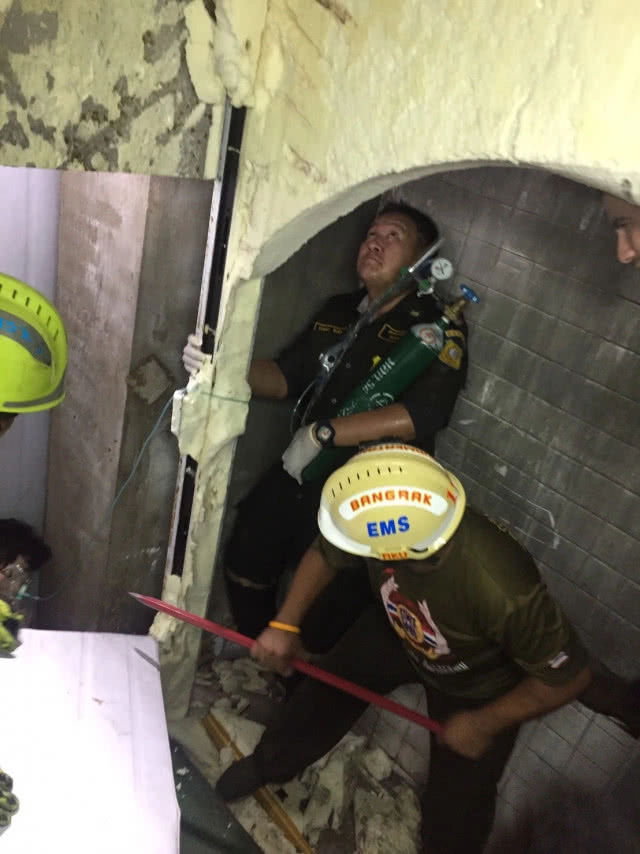 สาวแคนนาดาวัย 76 ตกช่องแอร์โรงแรมหรูกลางกรุงฯ หวิดดับ