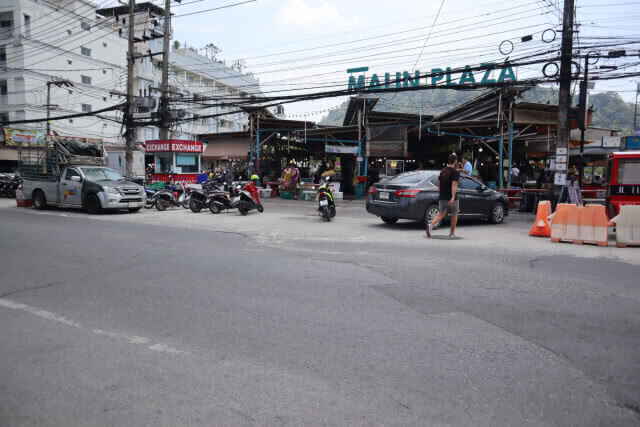 หัวร้อน! กลุ่มรถรับจ้าง รุม นทท.ดูไบ หลังตกลงค่าโดยสารไม่ได้