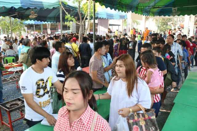 วัดแทบแตก แจกหลวงปู่หลิว