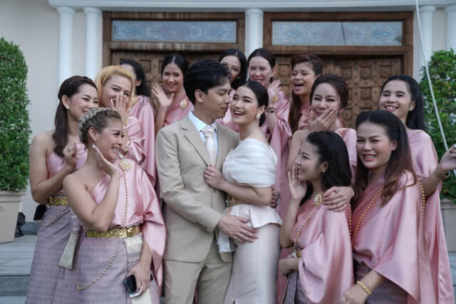 "ชมพู่-บอย"วิวาห์ชื่นมื่น จัดงานแบบเรียบง่าย แต่อบอุ่น