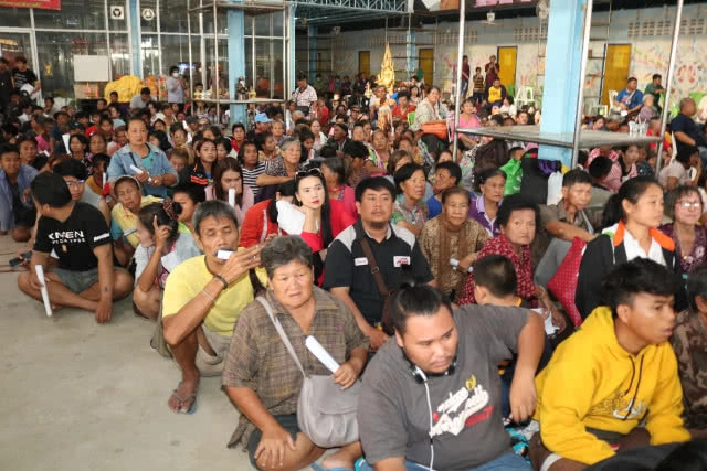 วัดแทบแตก แจกหลวงปู่หลิว