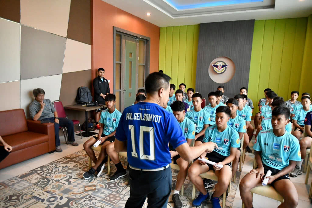 นายกสมาคมฯ กำชับ "ช้างศึก U15" เก็บประสบการณ์จาก สเปน ต่อยอดสู่นักเตะอาชีพ