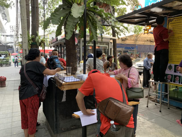 ศรีสุวรรณ ตั้งโต๊ะ! ล่าชื่อถอด กกต. หลังพบปัญหาเลือกตั้งเยอะ