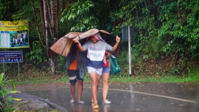 พัทลุง-จนท.เร่งประกาศห้าม นทท.ลงเล่นน้ำตก หลังฝนตกเกรงเกิดน้ำป่าไหลหลาก
