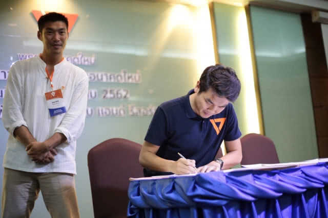 อนาคตใหม่ - ลงชื่อคำประกาศสัตยาบัน จะไม่ทรยศพี่น้องประชาชน
