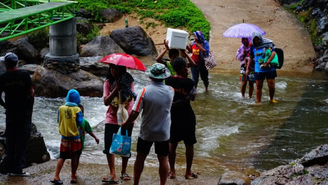 พัทลุง-จนท.เร่งประกาศห้าม นทท.ลงเล่นน้ำตก หลังฝนตกเกรงเกิดน้ำป่าไหลหลาก