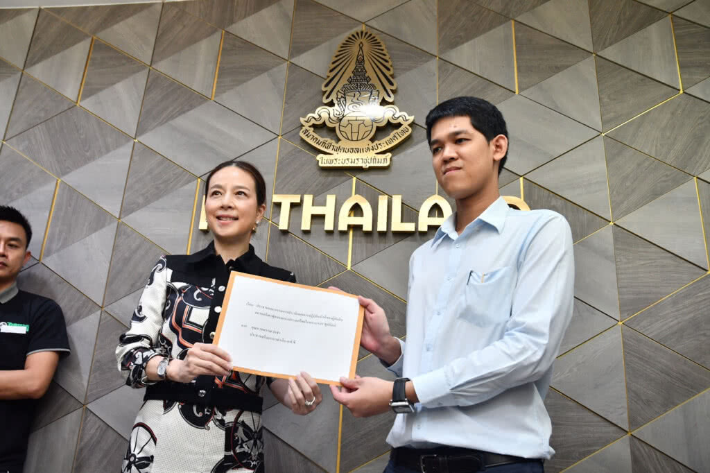 ‘มาดามแป้ง’ ยื่นหนังสือถึงสมาคมฯ หวังกระตุ้นการพัฒนาผู้ตัดสินไทยลีก