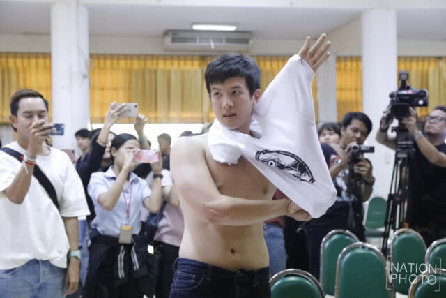 "เจมส์ มาร์" ตรวจร่างกาย สละสิทธิ์ผ่อนผันการเกณฑ์ทหาร