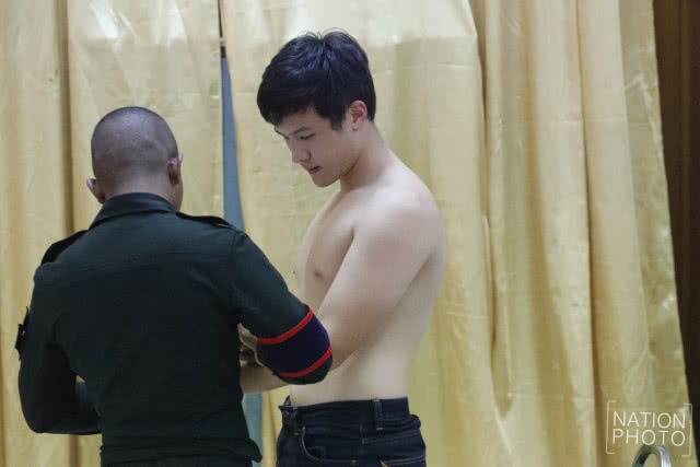 (ภาพชุด) เฮลั่น! #เจมส์มาร์ ได้ใบดำ!