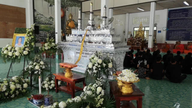 ขบวนช้าง 9 เชือก ร่วมแห่ศพ