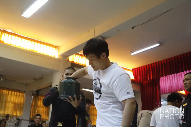 (ภาพชุด) เฮลั่น! #เจมส์มาร์ ได้ใบดำ!